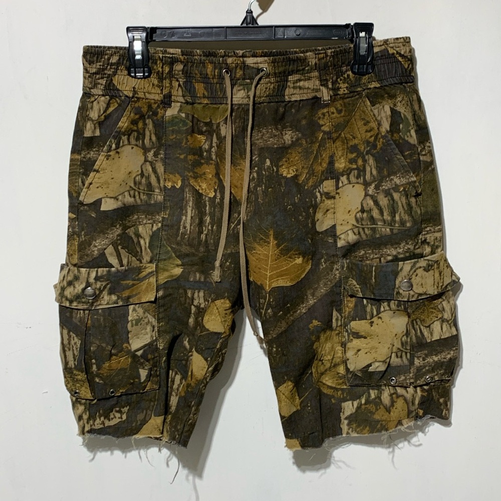 John Elliot Camo Cargo Shorts size 1 Small READ